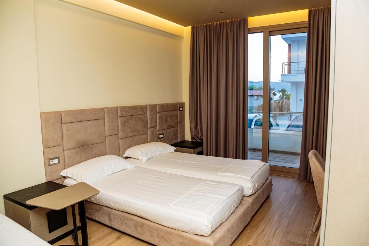 Vogue Boutique Hotel Vlore Ngoại thất bức ảnh